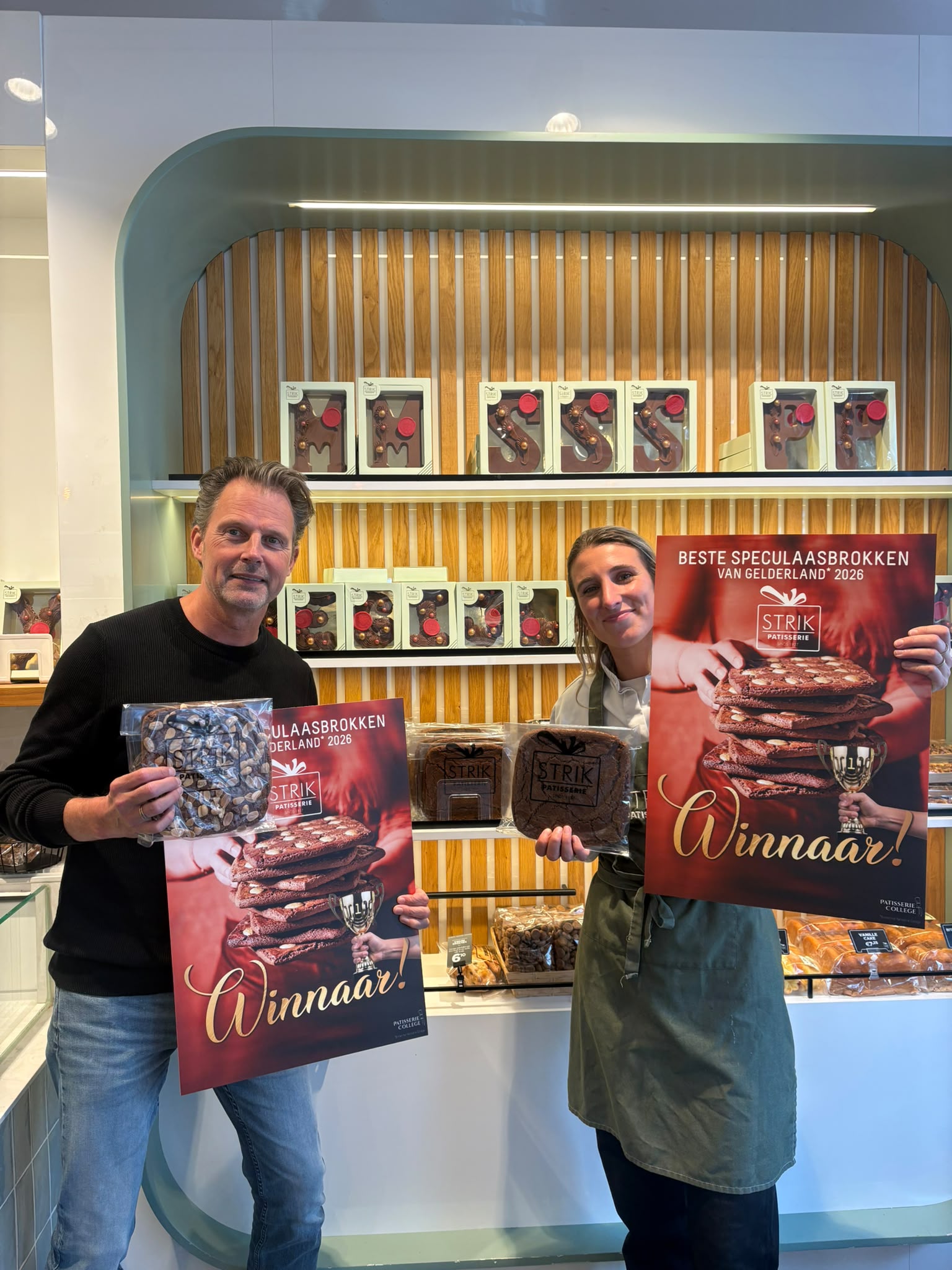 Strik viert in de winkel de prijs voor de beste speculaasbrokken van Gelderland 2026